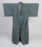 <p>Mottled matcha green zenmai tsumugi (textured) kimono with a cream and red brown inner lining</p>
