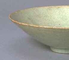 Thin porcelain conical bowl with direct rim on a footring, covered in a white glaze with bluish tinge, the rim is unglazed.