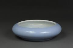 A clair de lune washer with a large base, a short bulging middle, and a rim that curves inward. It has a Qianlong reign mark on the bottom.