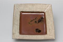 Square plate with brown interior and a gray mishima-style border along the edge.
