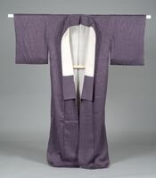 <p>Gray-purple chirimen komon kimono with interwoven tree bark motifs with a purple and white inner lining.</p>
