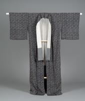 <p>Gray and brown chirimen komon kimono with dyed pestle motif patterning with a gray and white silk inner lining.</p>
