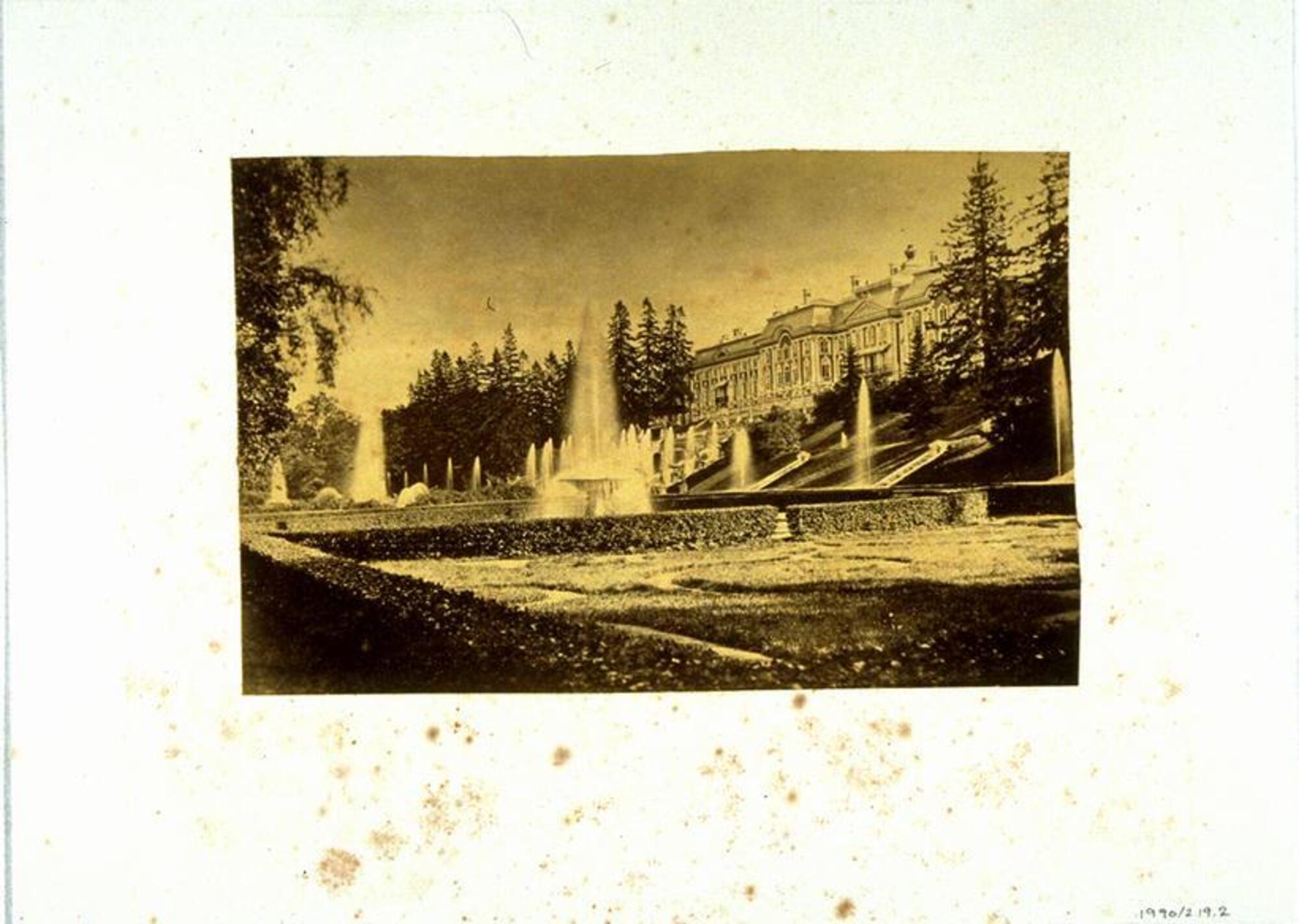 Photograph of Peterhof Palace and the Grand Cascade from an oblique view.