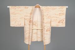 <p>cream colored chirimen haori with tegaki yuuzen (hand-painted stencil) dyed maroon clouds, and hippogryphs, and phoenix motifs with a cream beige silk lining.</p>

