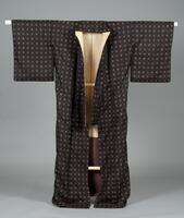 <p>Dark brown tsumugi kimono with beige and blue checkered patterning with a beige and brown silk inner lining.</p>
