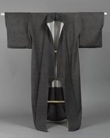 <p>black and white sou-shibori (entirely dyed) chirimen kimono with a white and black inner lining.</p>
