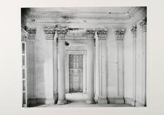 View of an unfurnished room, whose walls are decorated with pilasters.