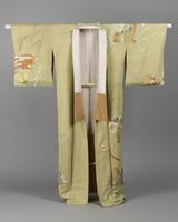 <p>gold-beige houmongi kimono with interwoven sayagata (sauvastica, reverse swastika)&nbsp; patterning motifs with dyed and gold-embroidered oogi (fan) motifs with a white and orange cream inner lining.</p>
