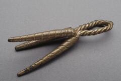 Gold-weight in the shape of twisted loop attached to three pointed rods with horizontal incisions. 